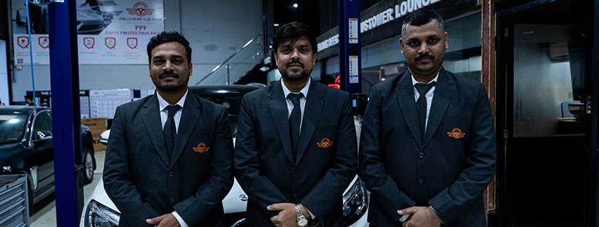 TLCZ service advisors on the workshop floor